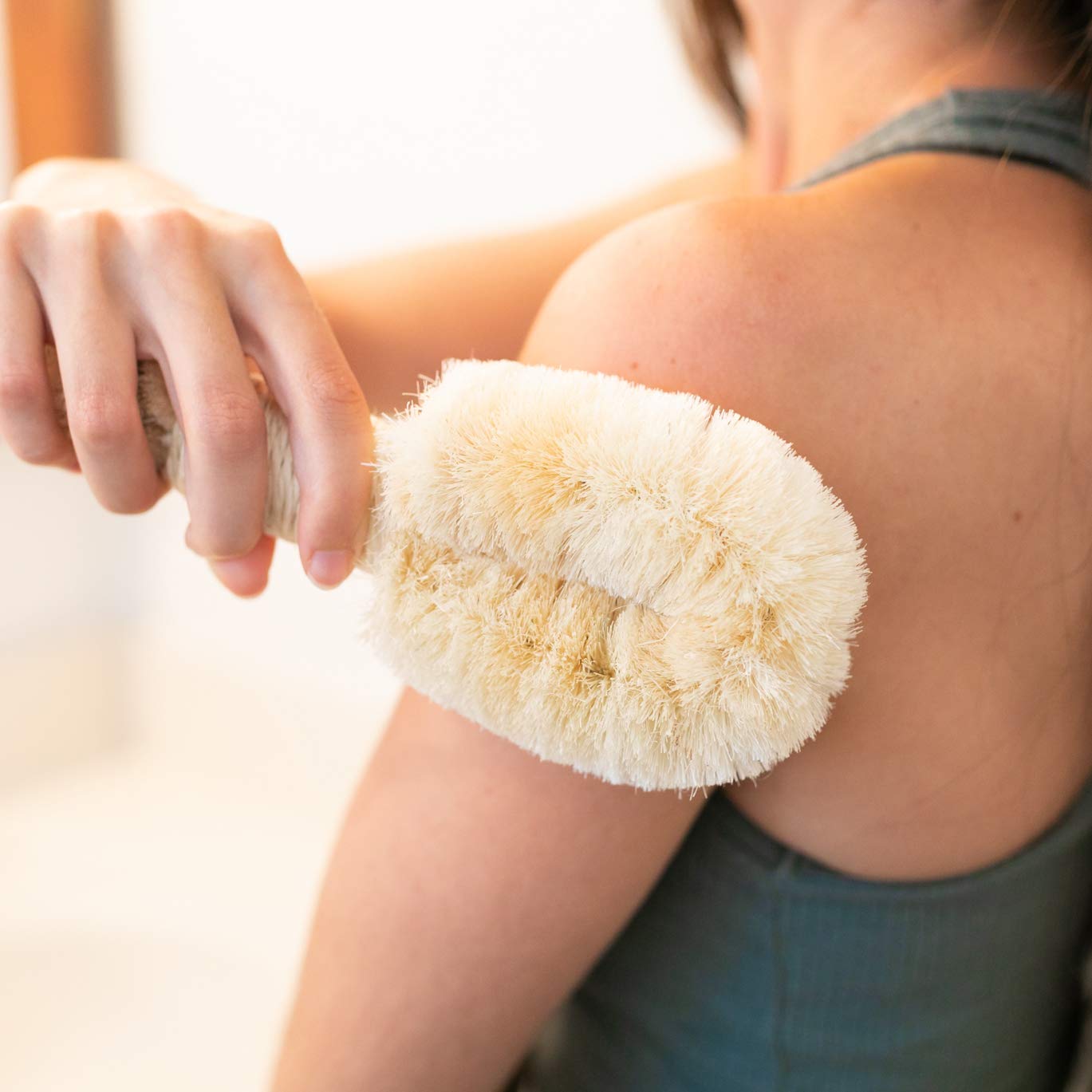 GranNaturals Bath & Shower Dry Skin and Body Sisal Brush | Naturals Fibers to Improve Blood Circulation, Exfoliate Skin, and Reduce Cellulite