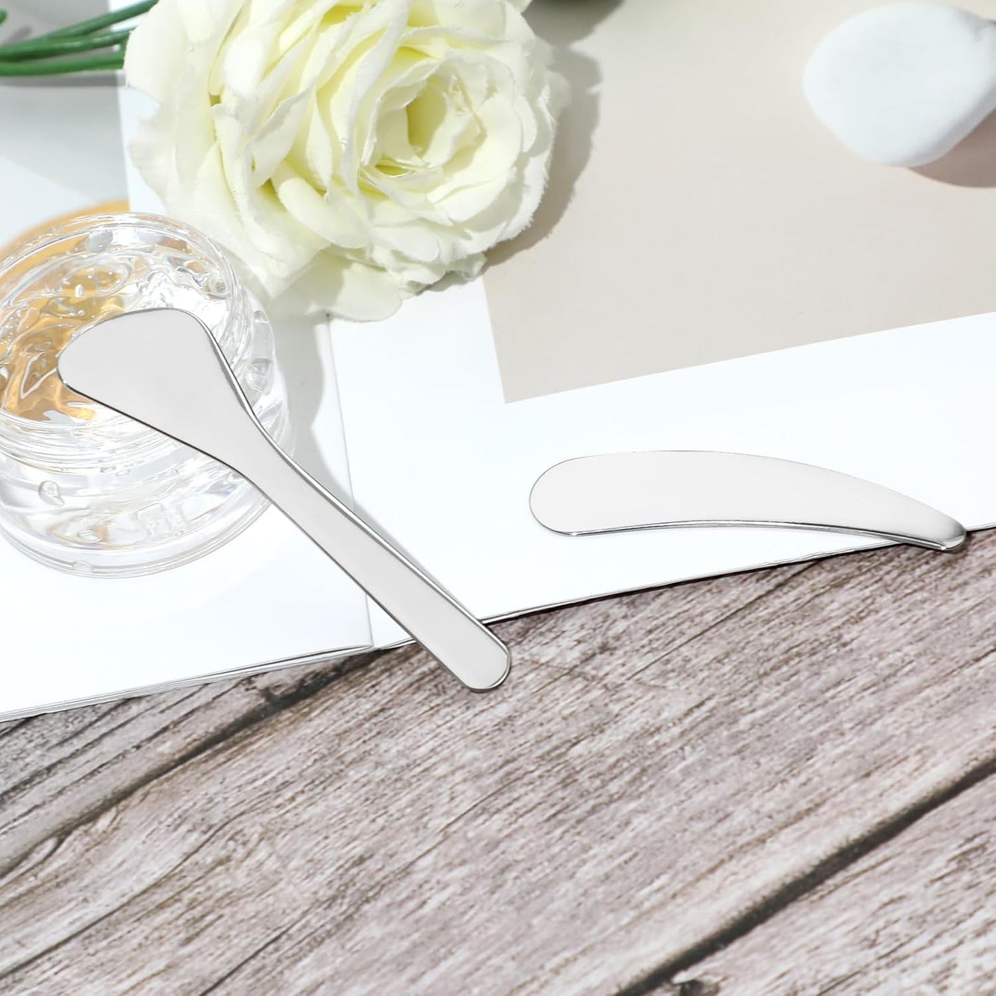 2Pcs Cosmetic Spatula Reusable Facial Massage Spatula Practical Mini Makeup Eye Cream Applicator Multi-functional Beauty Face Skincare Spoon for Mixing Sampling Lotions Moisturizers Accessories