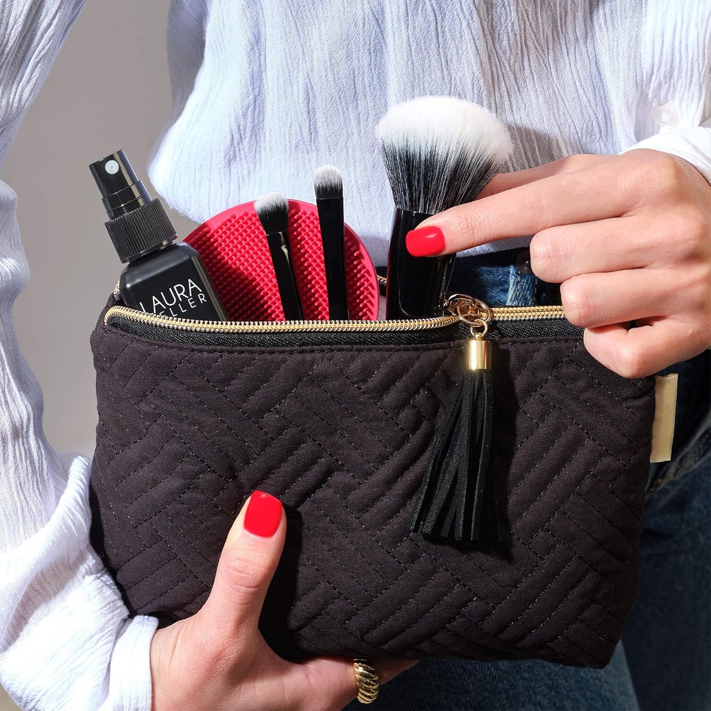 LAURA GELLER NEW YORK All-Over Eye Shadow Brush, Black Wooden Handle